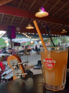 Terrasse restaurant concert